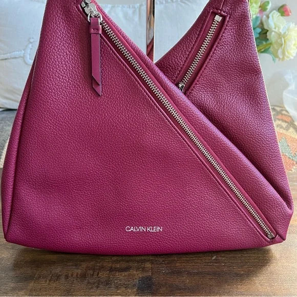 NWOT! Calvin Klein Geo Rocky Road Vegan Leather Hobo Bag In Merlot - Picture 3 of 17